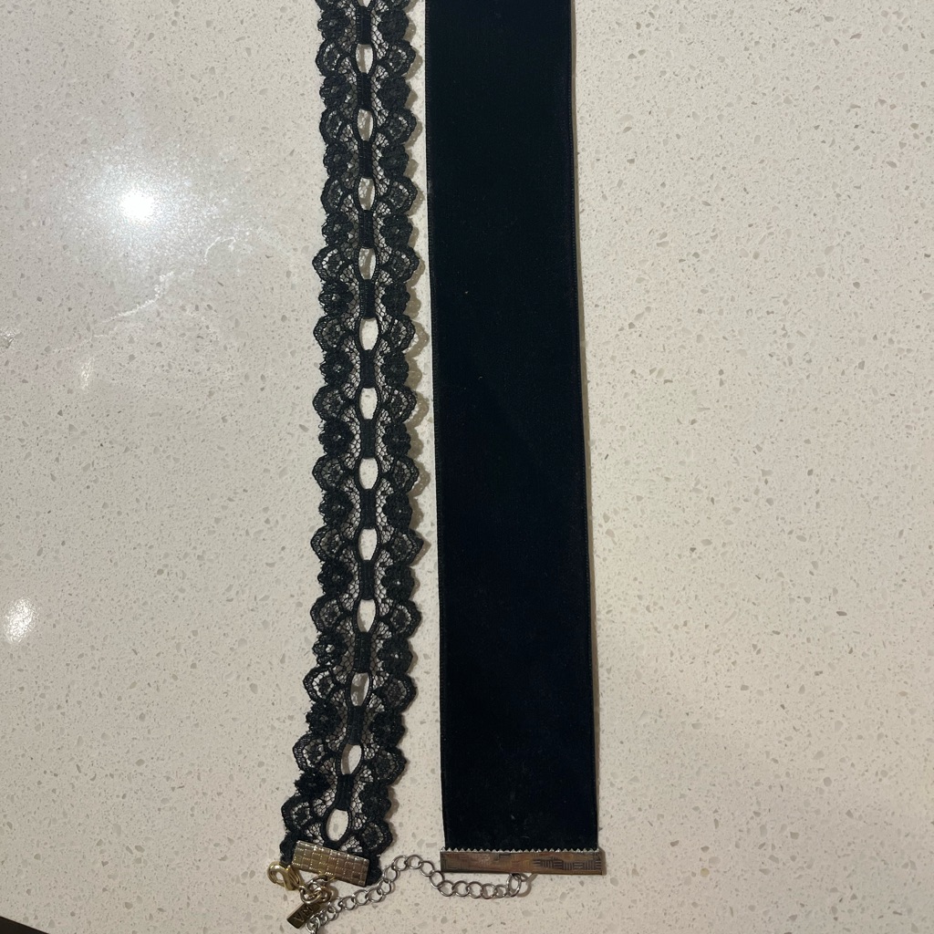2 Chokers